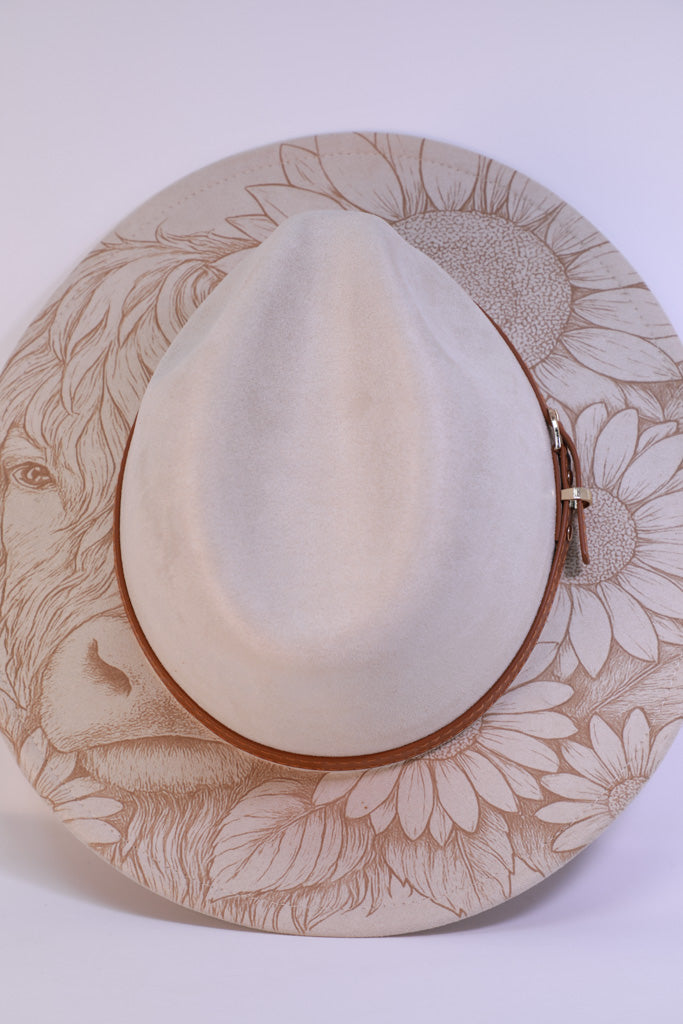 Engraved Fedora Hat – Highland Cow & Sunflower Design Biege