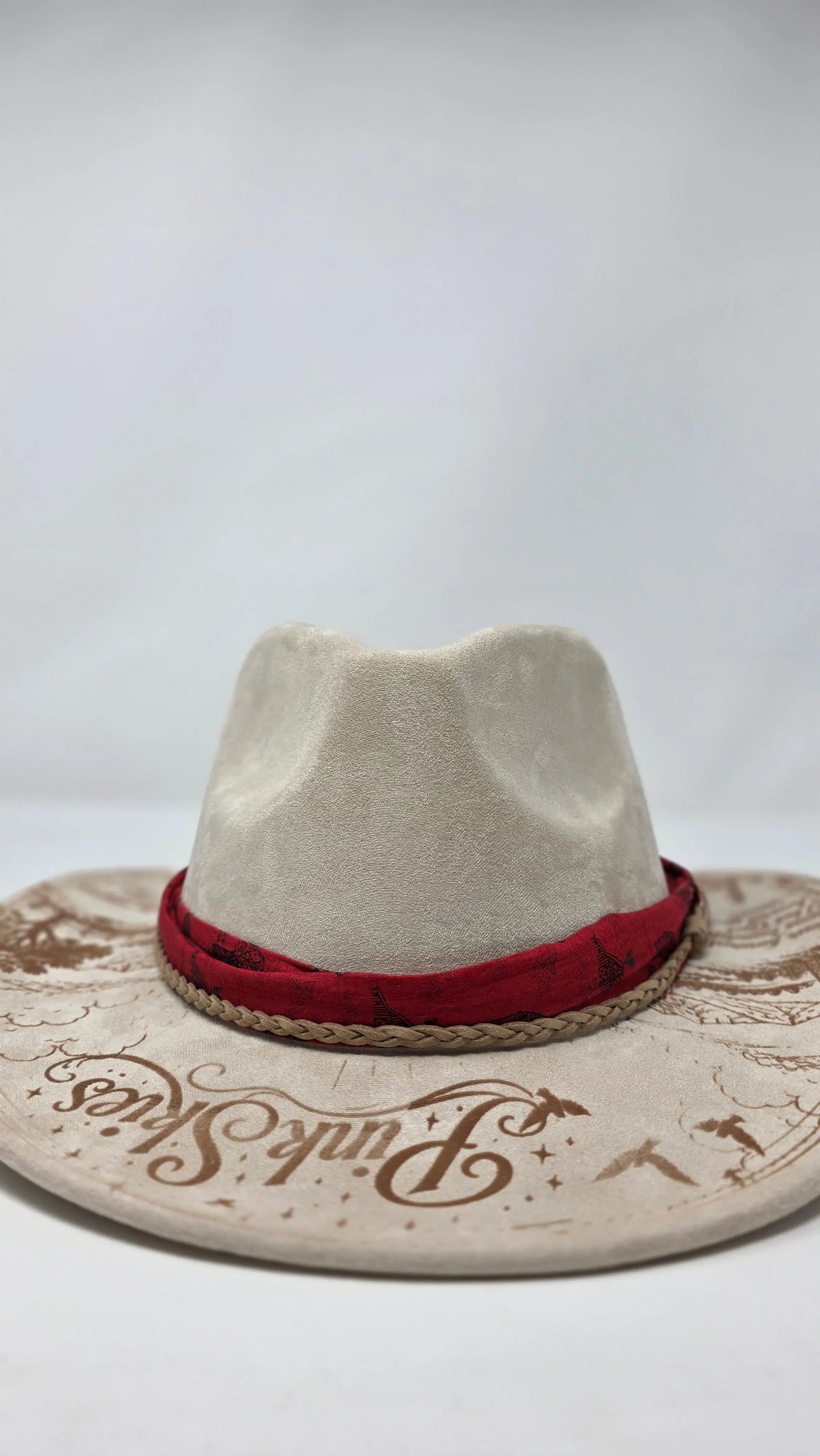One-of-a-kind engraved fedora inspired by Zach Bryan's Pink Skies (photo 9)