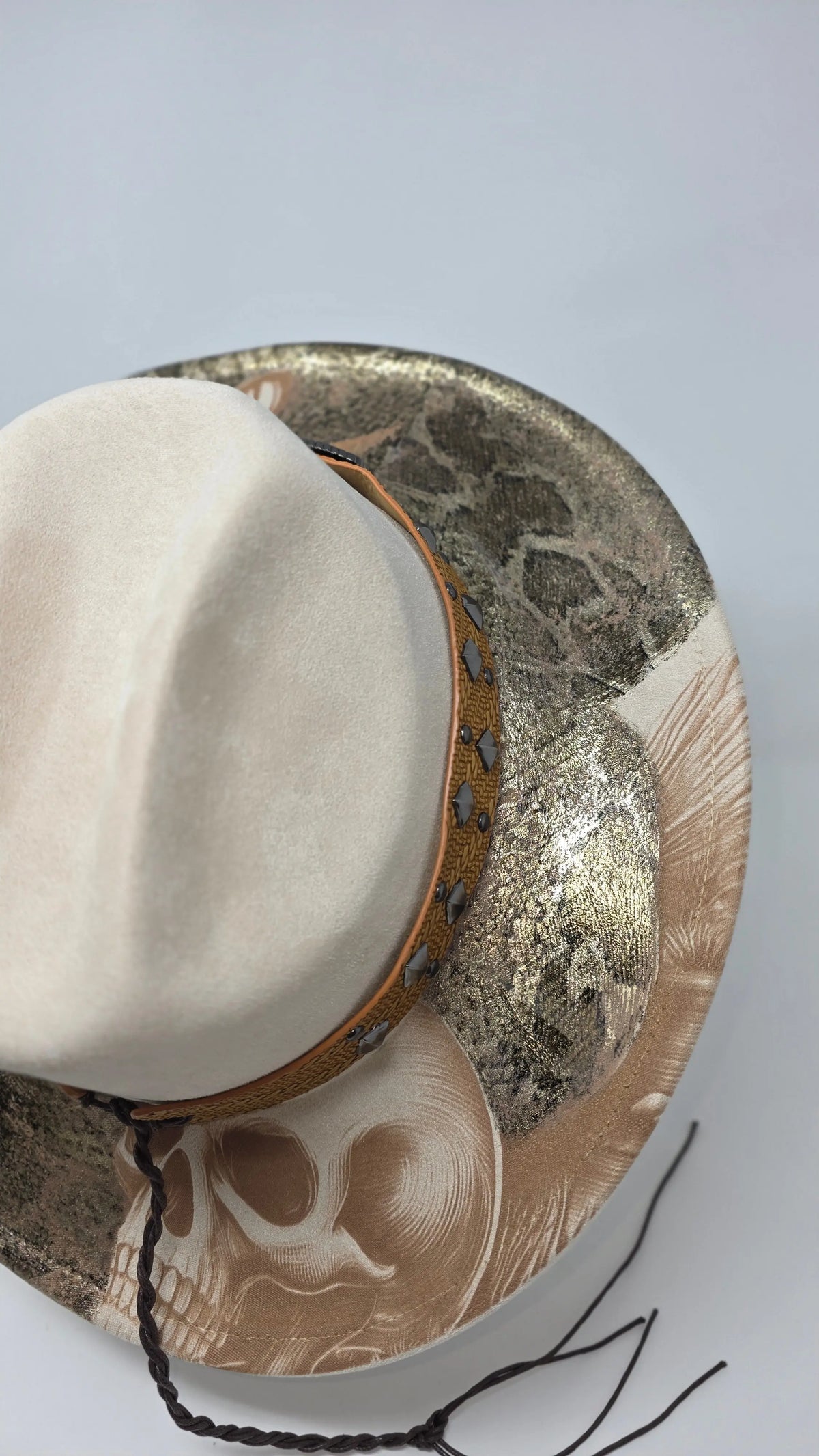 Customised cattleman hat with a skull and snake design and a muted suede-style underbrim (photo 7)
